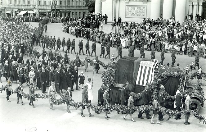 Przyjęcie i pogrzeb szczątków S. Dariusa i S. Girėnasa w Kownie, 1933 r. | Zdjęcie autorstwa Muzeum Wojennego Witolda Wielkiego.